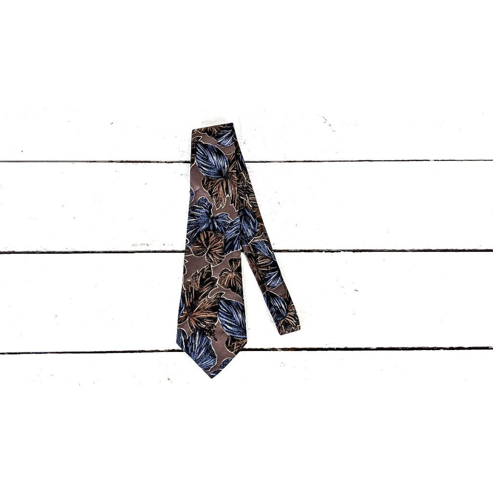 Vintage Countess Mara brown leaf floral neck tie